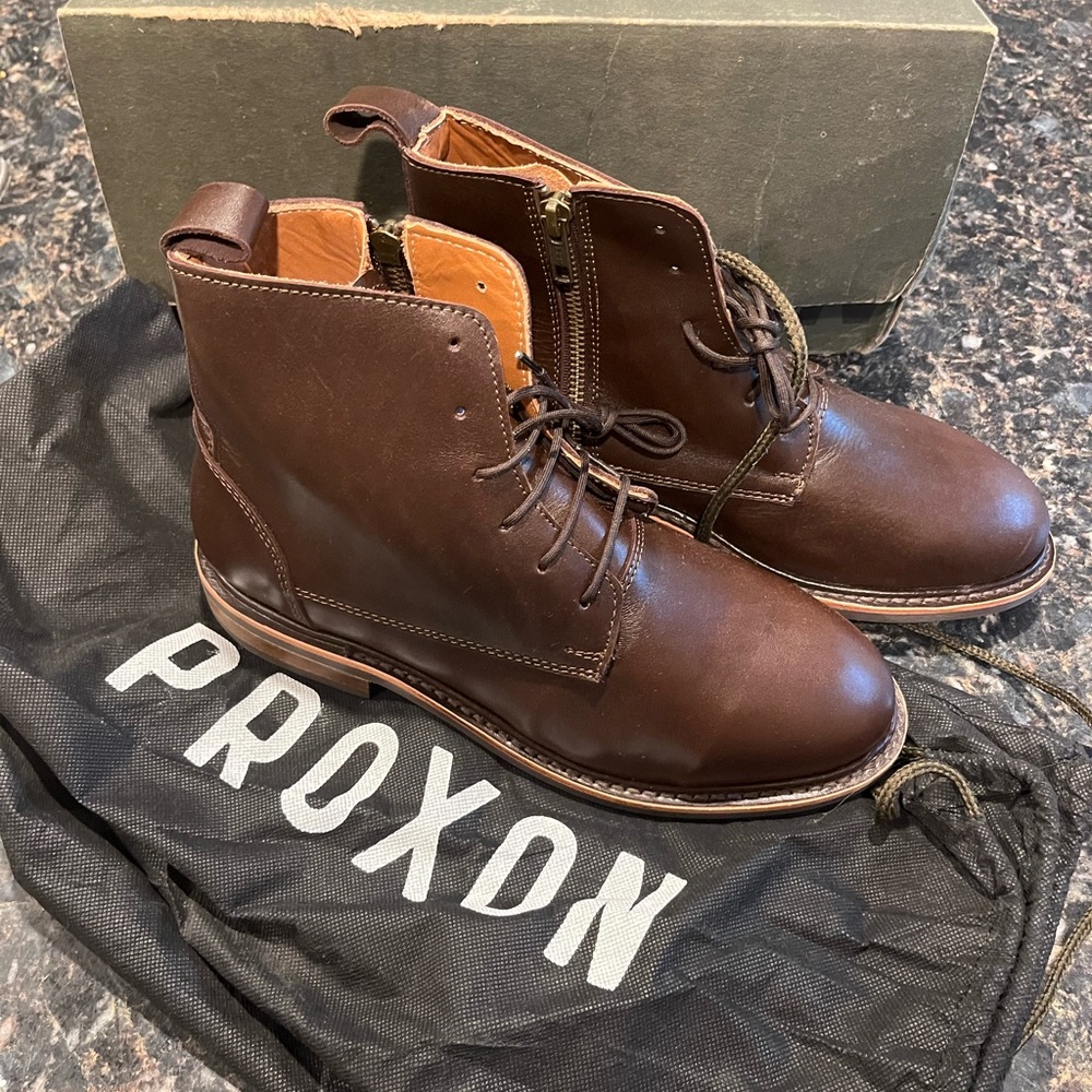 Proxon women’s leather steel toe work boot, Size 9 Elise **NEW in box**